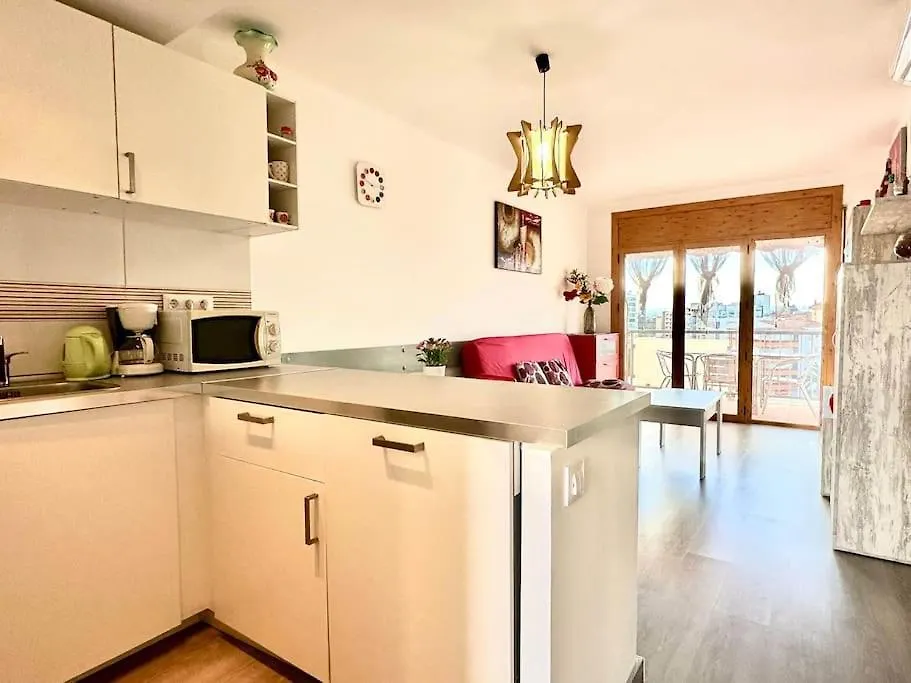 V023 - Roses Platja Apartment Spain