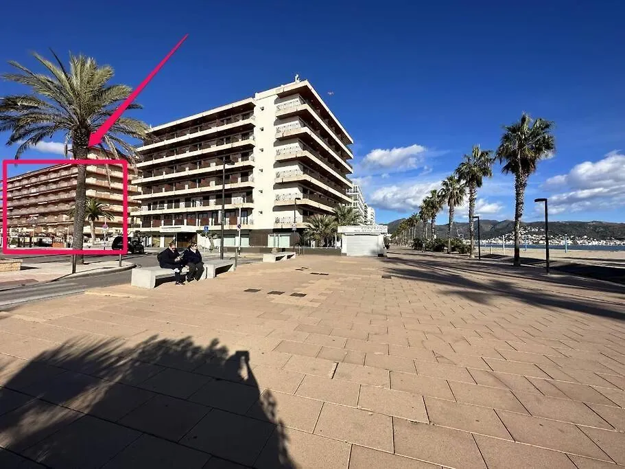 V023 - Roses Platja Apartment
